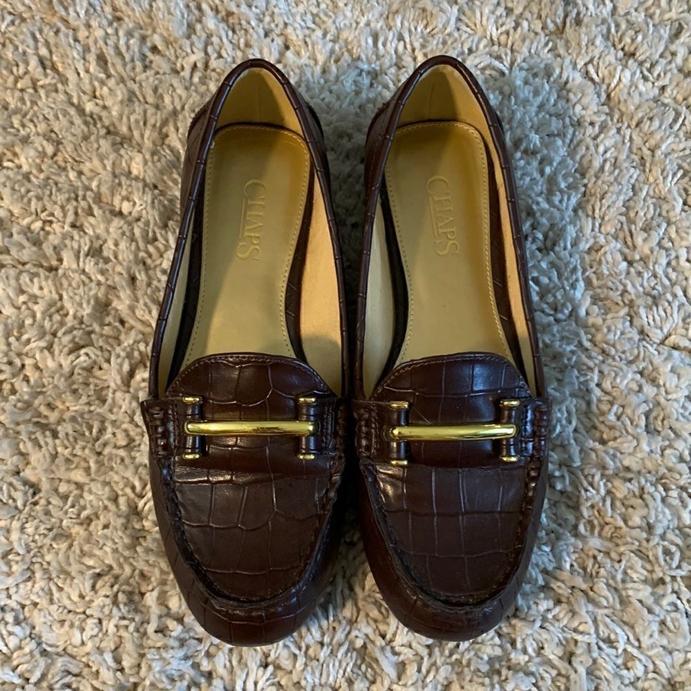 Chaps EUC brown Connie alligator skin print flat loafers Size 6.5